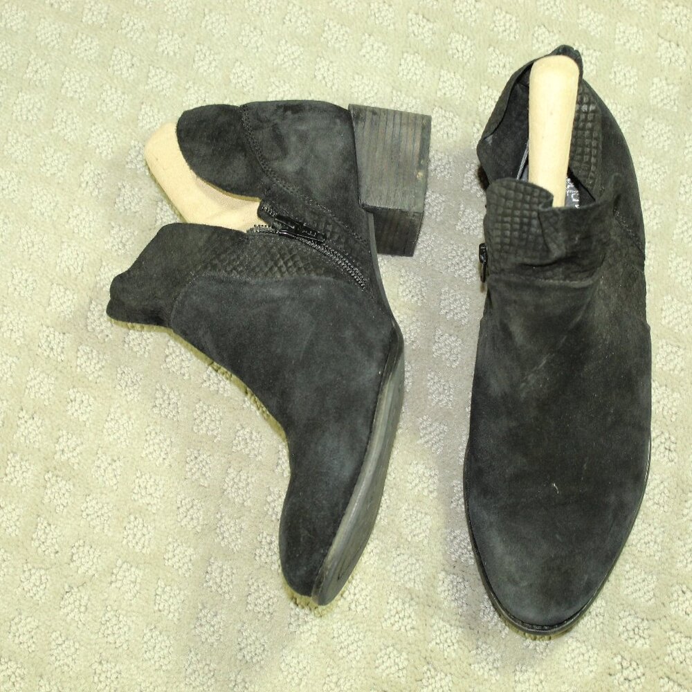 Seychelles Black Ankle Boots Ladies Sz 9 Textured Suede Zip Block Heel - Picture 1 of 6